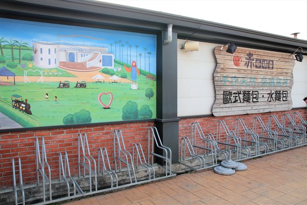 赤腳精靈景觀餐廳:【南投景點】赤腳精靈景觀餐廳,窯烤麵包,休閒露營~情侶約會親子旅遊免費入園