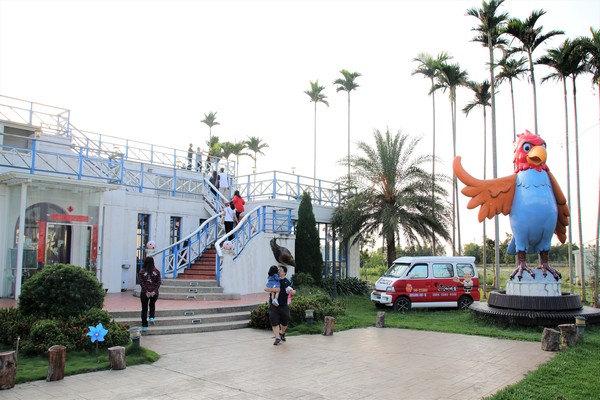 赤腳精靈景觀餐廳:【南投景點】赤腳精靈景觀餐廳,窯烤麵包,休閒露營~情侶約會親子旅遊免費入園