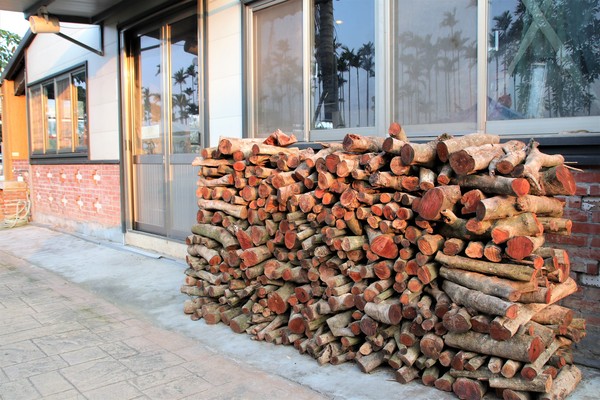 赤腳精靈景觀餐廳:【南投景點】赤腳精靈景觀餐廳,窯烤麵包,休閒露營~情侶約會親子旅遊免費入園