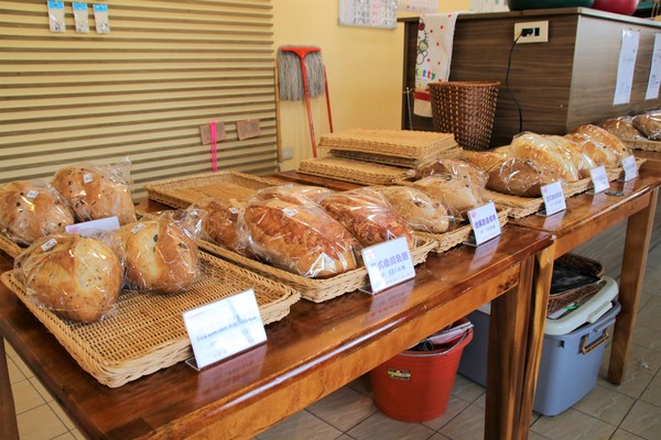 赤腳精靈景觀餐廳:【南投景點】赤腳精靈景觀餐廳,窯烤麵包,休閒露營~情侶約會親子旅遊免費入園