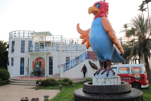赤腳精靈景觀餐廳:【南投景點】赤腳精靈景觀餐廳,窯烤麵包,休閒露營~情侶約會親子旅遊免費入園