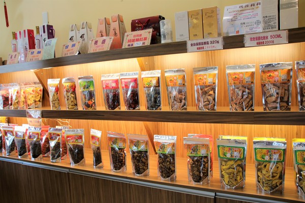 赤腳精靈景觀餐廳:【南投景點】赤腳精靈景觀餐廳,窯烤麵包,休閒露營~情侶約會親子旅遊免費入園