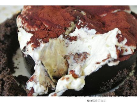 Trattoria Reggiano：【食記】oO。。台北　東區　Trattoria Reggiano Taiwan食品餐廳　大花園　威尼斯花園　小磨菇　小蜜蜂　小飄蟲　提拉米蘇盆栽　超可愛的盆栽花園蛋糕組合，跟著蜜蜂飛舞吧～o○。