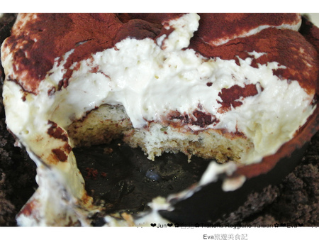 Trattoria Reggiano：【食記】oO。。台北　東區　Trattoria Reggiano Taiwan食品餐廳　大花園　威尼斯花園　小磨菇　小蜜蜂　小飄蟲　提拉米蘇盆栽　超可愛的盆栽花園蛋糕組合，跟著蜜蜂飛舞吧～o○。