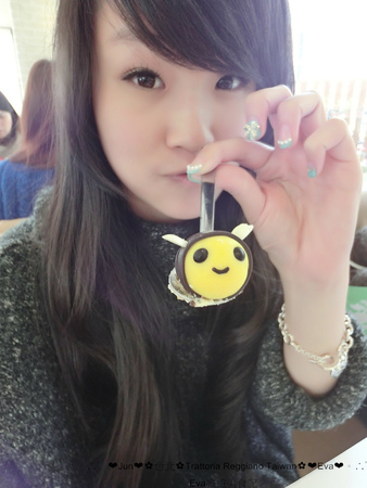 Trattoria Reggiano：【食記】oO。。台北　東區　Trattoria Reggiano Taiwan食品餐廳　大花園　威尼斯花園　小磨菇　小蜜蜂　小飄蟲　提拉米蘇盆栽　超可愛的盆栽花園蛋糕組合，跟著蜜蜂飛舞吧～o○。