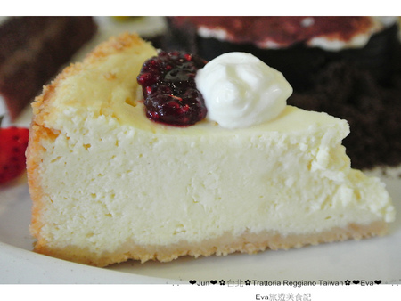 Trattoria Reggiano：【食記】oO。。台北　東區　Trattoria Reggiano Taiwan食品餐廳　大花園　威尼斯花園　小磨菇　小蜜蜂　小飄蟲　提拉米蘇盆栽　超可愛的盆栽花園蛋糕組合，跟著蜜蜂飛舞吧～o○。