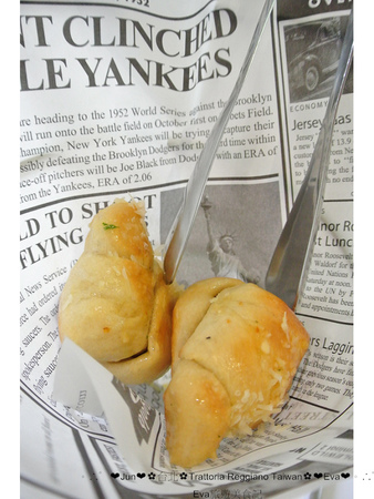 Trattoria Reggiano：【食記】oO。。台北　東區　Trattoria Reggiano Taiwan食品餐廳　大花園　威尼斯花園　小磨菇　小蜜蜂　小飄蟲　提拉米蘇盆栽　超可愛的盆栽花園蛋糕組合，跟著蜜蜂飛舞吧～o○。