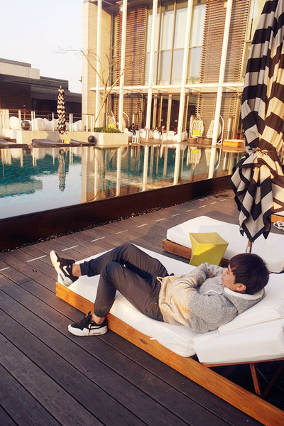 （FoOd台北)♥【W HOTEL】戶外景色優美的the kitchen table西餐廳，超大的遊泳池放鬆區，繽紛玩色活力享瘦下午茶