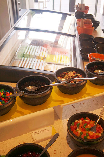 （FoOd台北)♥【W HOTEL】戶外景色優美的the kitchen table西餐廳，超大的遊泳池放鬆區，繽紛玩色活力享瘦下午茶