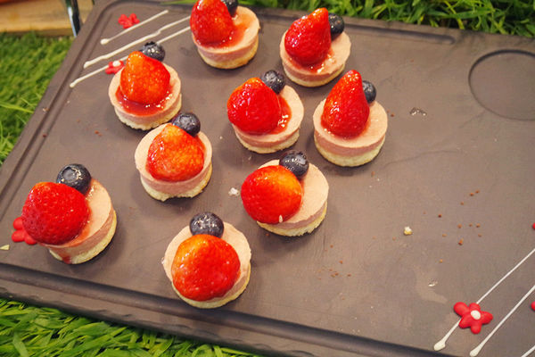 （FoOd台北)♥【W HOTEL】戶外景色優美的the kitchen table西餐廳，超大的遊泳池放鬆區，繽紛玩色活力享瘦下午茶