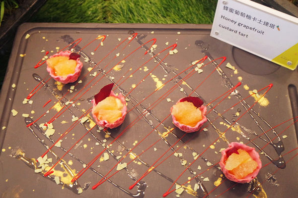 （FoOd台北)♥【W HOTEL】戶外景色優美的the kitchen table西餐廳，超大的遊泳池放鬆區，繽紛玩色活力享瘦下午茶