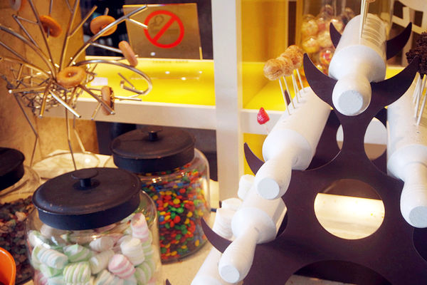 （FoOd台北)♥【W HOTEL】戶外景色優美的the kitchen table西餐廳，超大的遊泳池放鬆區，繽紛玩色活力享瘦下午茶