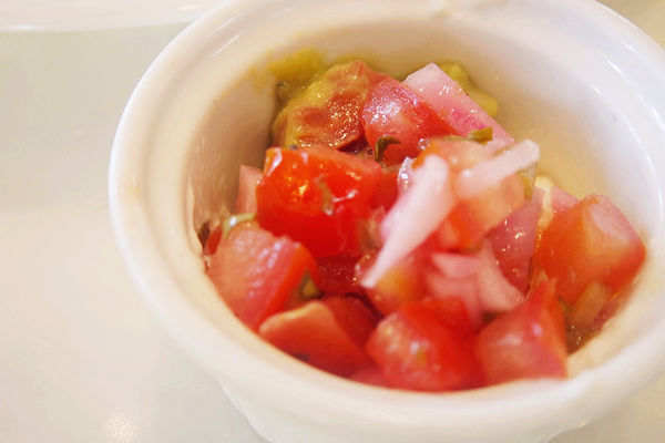 （FoOd台北)♥【W HOTEL】戶外景色優美的the kitchen table西餐廳，超大的遊泳池放鬆區，繽紛玩色活力享瘦下午茶