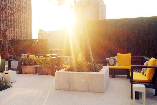 （FoOd台北)♥【W HOTEL】戶外景色優美的the kitchen table西餐廳，超大的遊泳池放鬆區，繽紛玩色活力享瘦下午茶