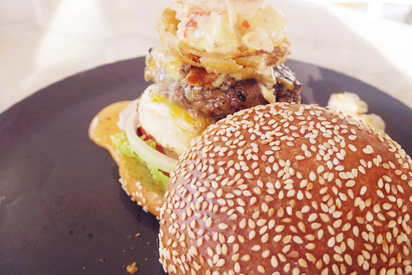 （FoOd台北)♥【W HOTEL】戶外景色優美的the kitchen table西餐廳，超大的遊泳池放鬆區，繽紛玩色活力享瘦下午茶