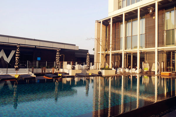 （FoOd台北)♥【W HOTEL】戶外景色優美的the kitchen table西餐廳，超大的遊泳池放鬆區，繽紛玩色活力享瘦下午茶