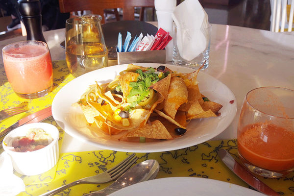 （FoOd台北)♥【W HOTEL】戶外景色優美的the kitchen table西餐廳，超大的遊泳池放鬆區，繽紛玩色活力享瘦下午茶