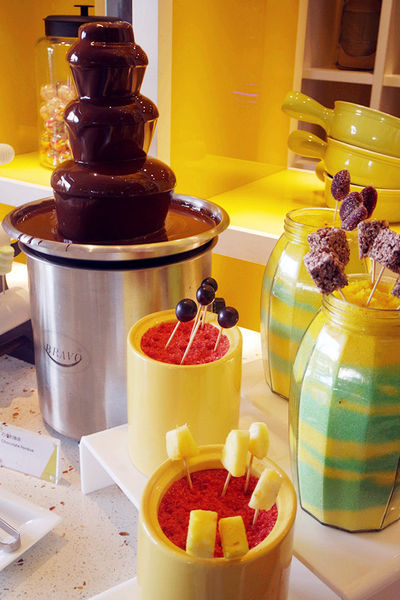 （FoOd台北)♥【W HOTEL】戶外景色優美的the kitchen table西餐廳，超大的遊泳池放鬆區，繽紛玩色活力享瘦下午茶