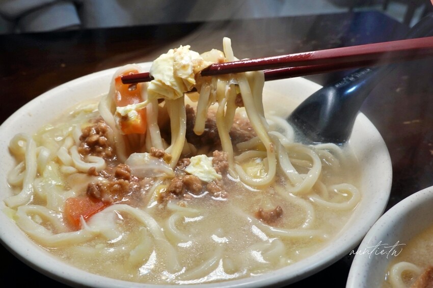 台北市中正區【台北】西門町｜龍記搶鍋麵，小巷裡的隱藏美食，帶有鍋氣香的現炒搶鍋麵