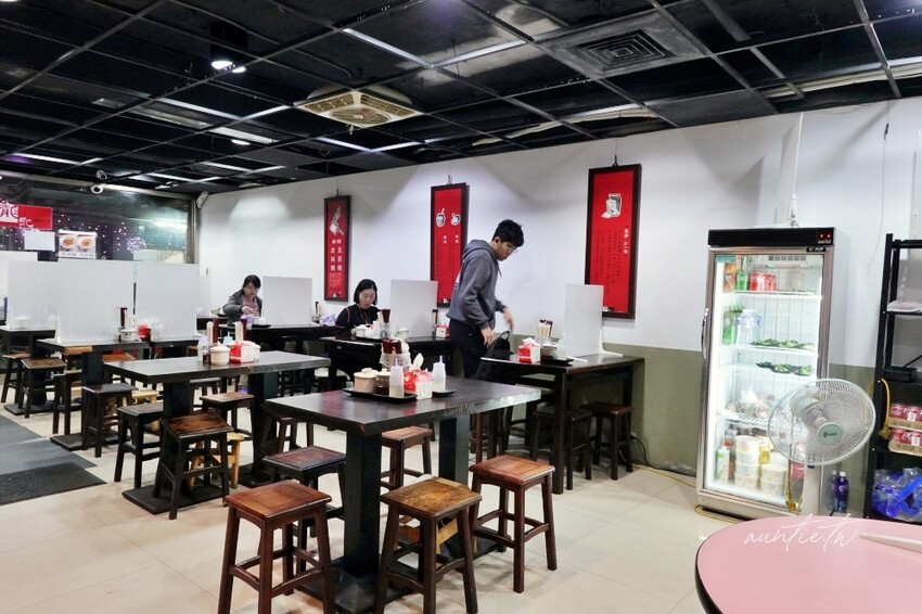 台北市中正區【台北】西門町｜龍記搶鍋麵，小巷裡的隱藏美食，帶有鍋氣香的現炒搶鍋麵