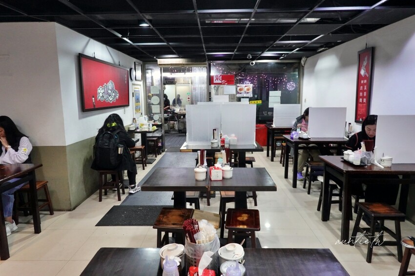 台北市中正區【台北】西門町｜龍記搶鍋麵，小巷裡的隱藏美食，帶有鍋氣香的現炒搶鍋麵