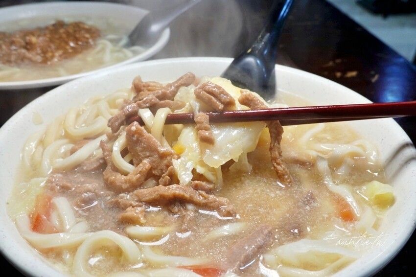 台北市中正區【台北】西門町｜龍記搶鍋麵，小巷裡的隱藏美食，帶有鍋氣香的現炒搶鍋麵