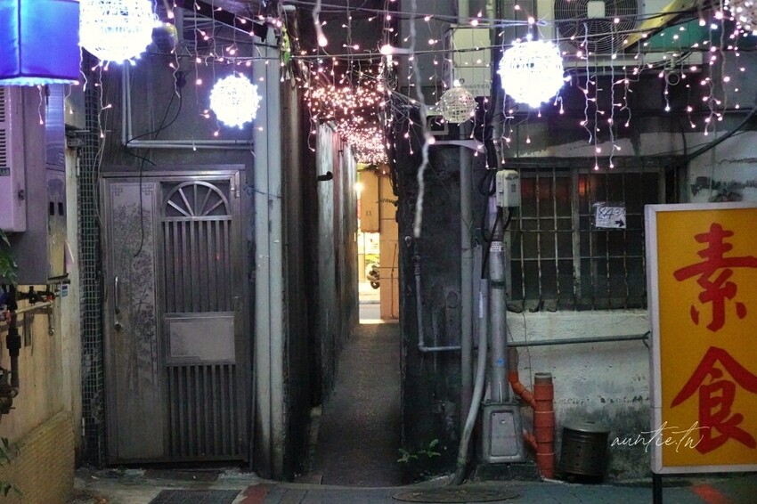 台北市中正區【台北】西門町｜龍記搶鍋麵，小巷裡的隱藏美食，帶有鍋氣香的現炒搶鍋麵