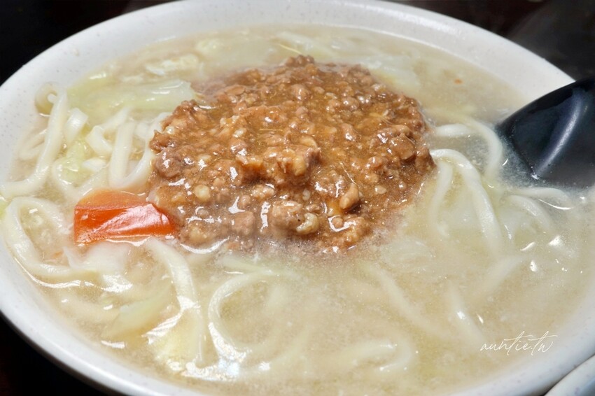 台北市中正區【台北】西門町｜龍記搶鍋麵，小巷裡的隱藏美食，帶有鍋氣香的現炒搶鍋麵