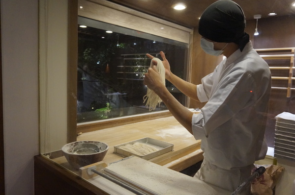 穗科手打烏龍麵(台北忠孝店)：[忠孝敦化] 穗科手打烏龍麵：職人手作精神