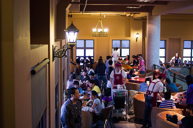 ╠宜蘭╣童話故事城堡在雨中朦朧呈現