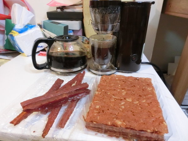 軒記食品台灣肉乾王(中央工廠)：軒記台灣肉乾王搭配咖啡超美味!榮獲2014彰化縣十大伴手禮~還沒吃過他們家招牌蜜汁豬肉乾及原味杏仁脆豬肉乾的朋友還不快來試試!