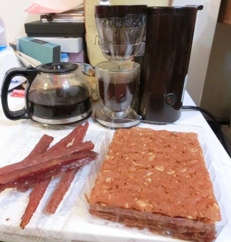 軒記食品台灣肉乾王(中央工廠)：軒記台灣肉乾王搭配咖啡超美味!榮獲2014彰化縣十大伴手禮~還沒吃過他們家招牌蜜汁豬肉乾及原味杏仁脆豬肉乾的朋友還不快來試試!