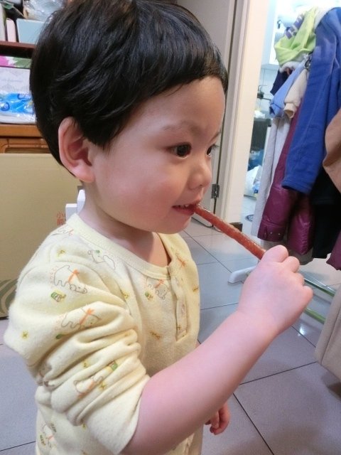 軒記食品台灣肉乾王(中央工廠)：軒記台灣肉乾王搭配咖啡超美味!榮獲2014彰化縣十大伴手禮~還沒吃過他們家招牌蜜汁豬肉乾及原味杏仁脆豬肉乾的朋友還不快來試試!