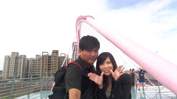 大坑情人橋：【台中景點】台中大坑情人橋-粉紅橋身勾出了我們的少女心好浪漫