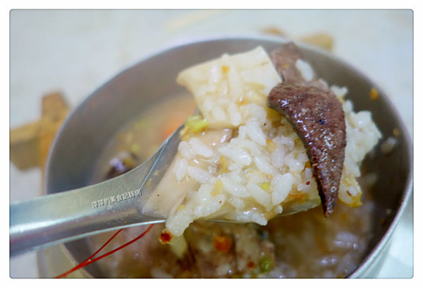 嘉義鮑魚海產粥 ~ 一碗70元.讓你吃到九種好料(延三夜市)- 捷運大橋頭站