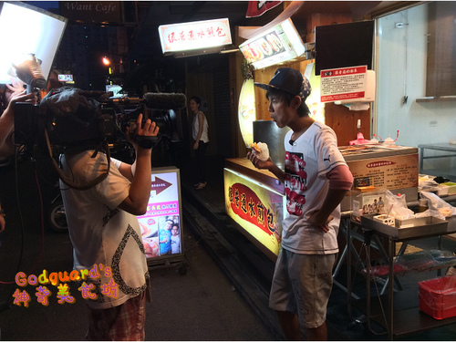 很普通水煎包：(私心推薦)[中原夜市]食尚玩家 浩角翔起共同推薦，遠道而來只為爆漿與牽絲——很普通水煎包