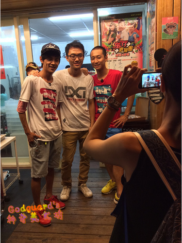 很普通水煎包：(私心推薦)[中原夜市]食尚玩家 浩角翔起共同推薦，遠道而來只為爆漿與牽絲——很普通水煎包