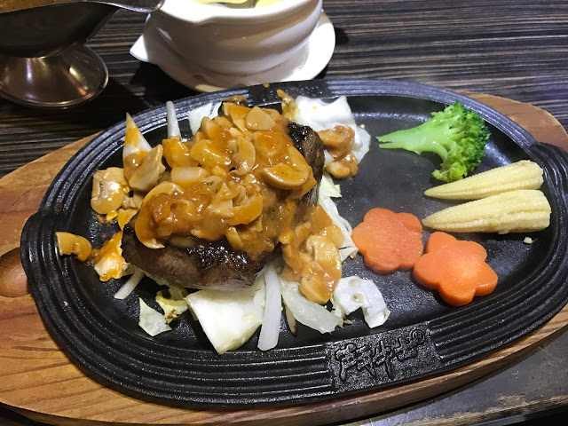 [食記] 新竹 鬥牛士。菲力牛排。紅酒蘑菇牛排CP質頗高!(巨城7F)