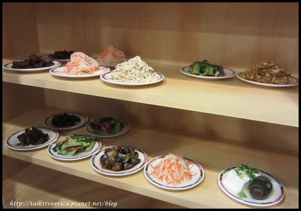 『呷』「捷運小碧潭站」☆ 山東餃子館 ☆ 期待值很高的酸菜白肉鍋