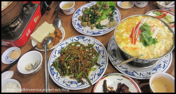 『呷』「捷運小碧潭站」☆ 山東餃子館 ☆ 期待值很高的酸菜白肉鍋