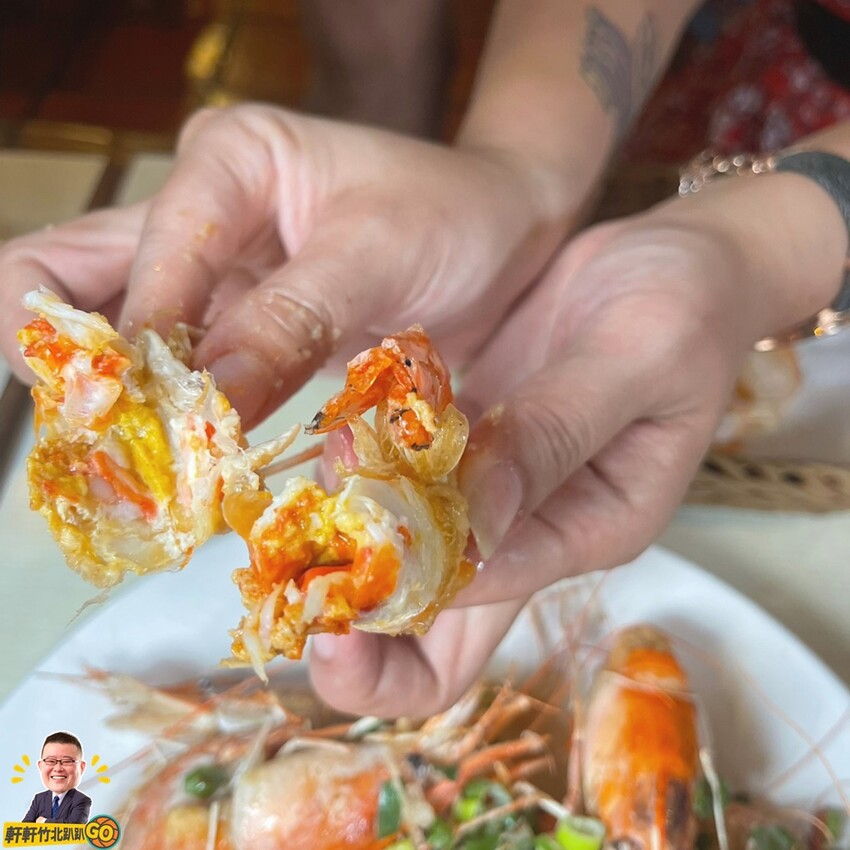 每天新鮮配送活跳跳鮮蝦。各式活蝦、螃蟹、烤魚等海鮮料理