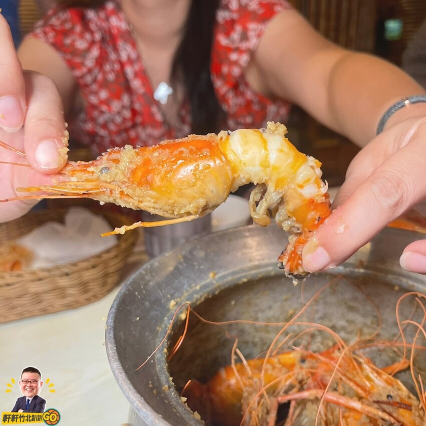 每天新鮮配送活跳跳鮮蝦。各式活蝦、螃蟹、烤魚等海鮮料理