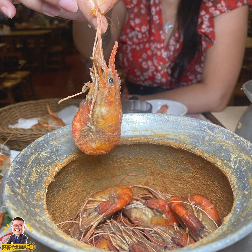 每天新鮮配送活跳跳鮮蝦。各式活蝦、螃蟹、烤魚等海鮮料理