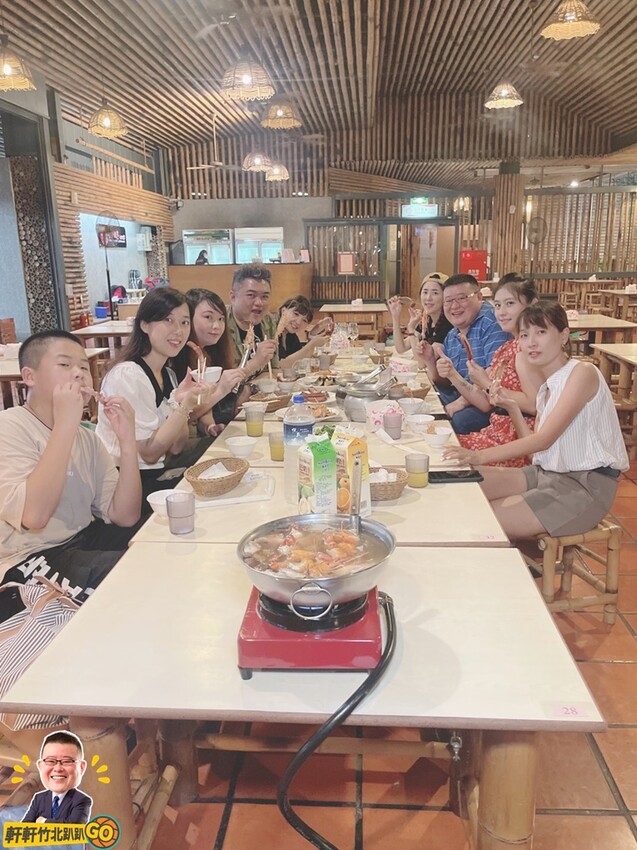 每天新鮮配送活跳跳鮮蝦。各式活蝦、螃蟹、烤魚等海鮮料理