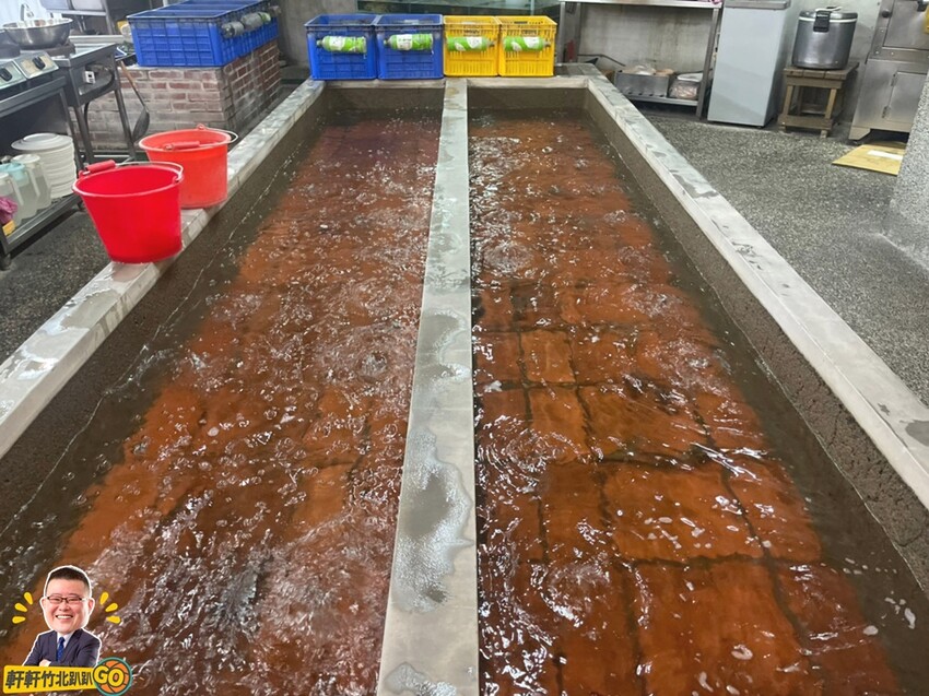 每天新鮮配送活跳跳鮮蝦。各式活蝦、螃蟹、烤魚等海鮮料理