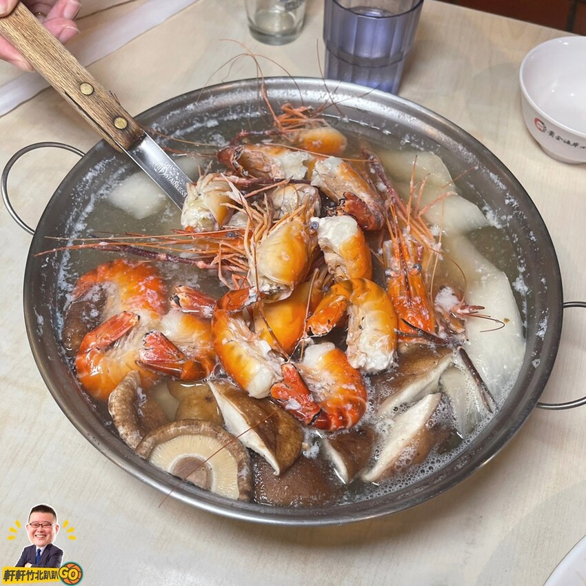 每天新鮮配送活跳跳鮮蝦。各式活蝦、螃蟹、烤魚等海鮮料理