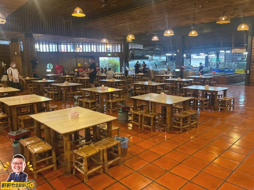 每天新鮮配送活跳跳鮮蝦。各式活蝦、螃蟹、烤魚等海鮮料理