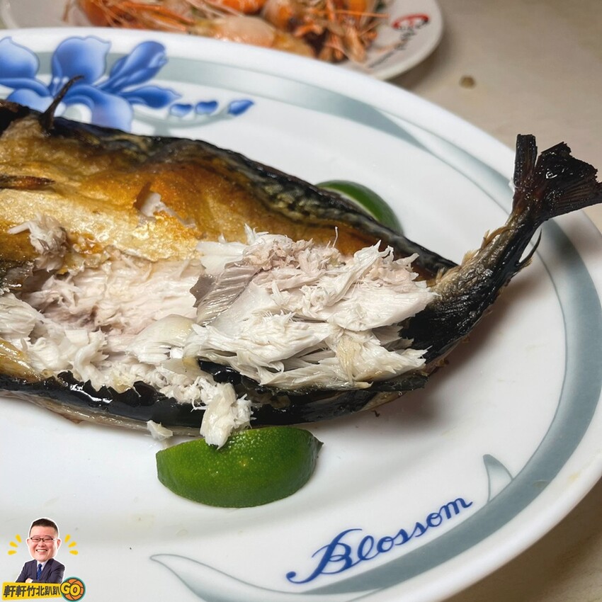 每天新鮮配送活跳跳鮮蝦。各式活蝦、螃蟹、烤魚等海鮮料理