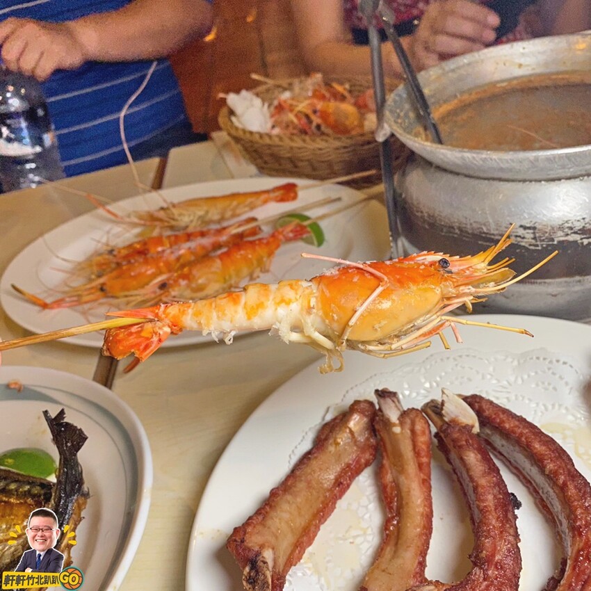 每天新鮮配送活跳跳鮮蝦。各式活蝦、螃蟹、烤魚等海鮮料理