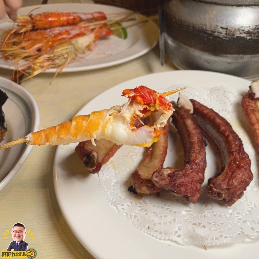 每天新鮮配送活跳跳鮮蝦。各式活蝦、螃蟹、烤魚等海鮮料理